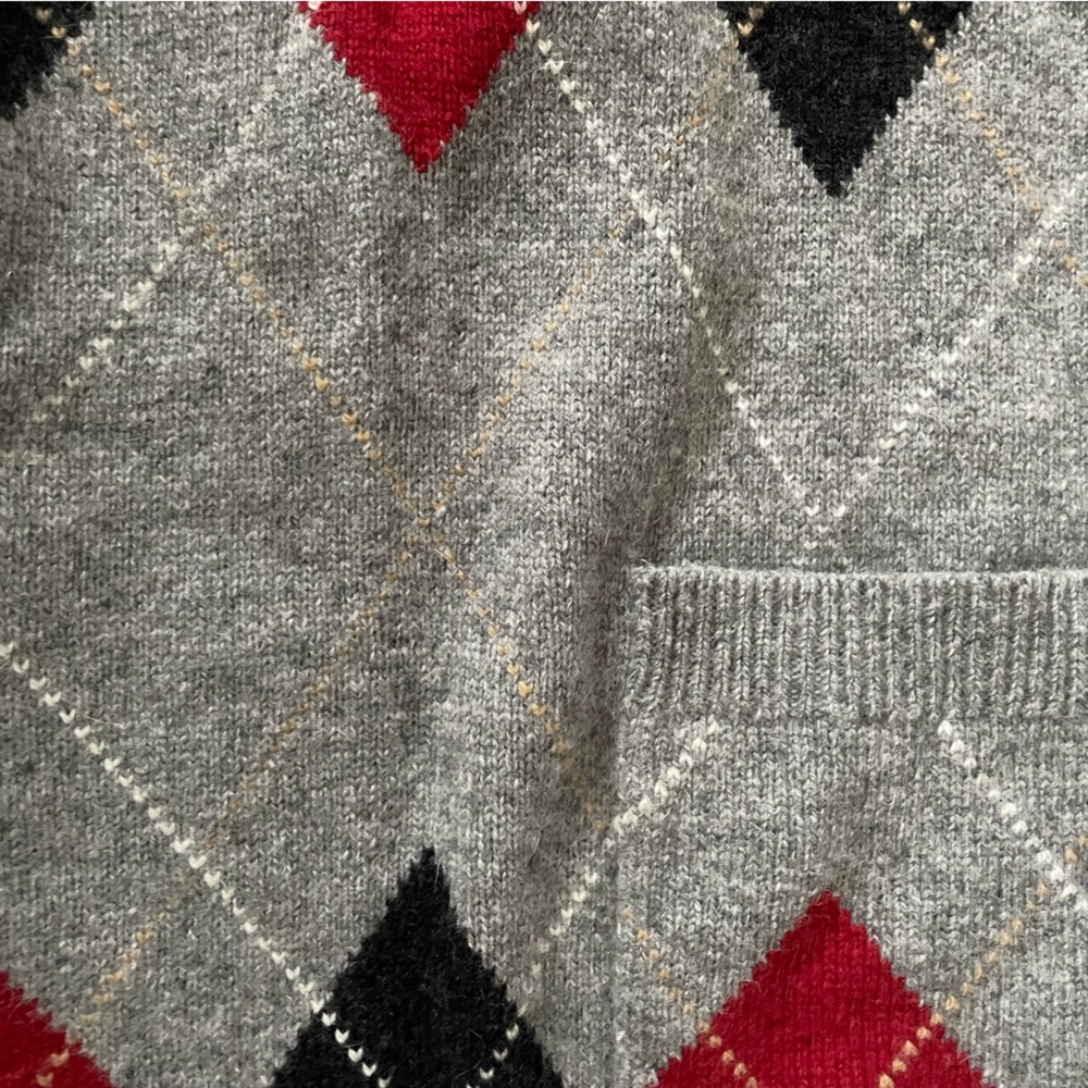 Pendleton classic grey argyle sweater. Size large. 100% wool. - Picture 3 of 3